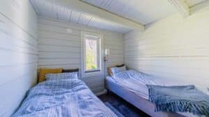 Moderne hytter på Senja Fjord­camp