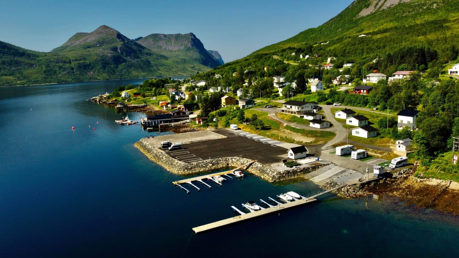 Modern cabins at Senja Fjordcamp - Senja by Heart